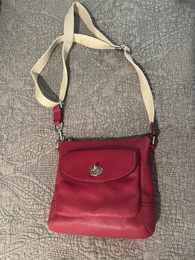 Vintage Coach Red Park Pebbled Leather Swingpack Turnlock Bag
